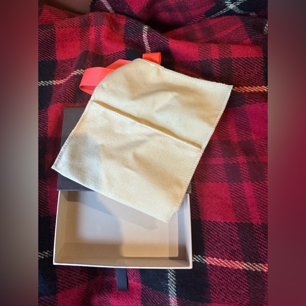Authentic Louis Vuitton Empty Gift Box, dust bag & Tie Set - Picture 9 of 13